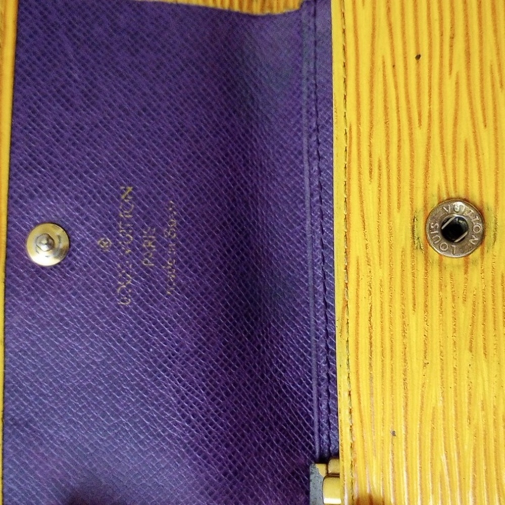 Louis Vuitton Epi Leather Key Wallet - Picture 5 of 8